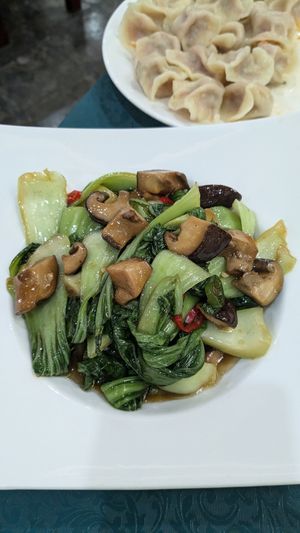 Pak choi with mushrooms at Shangdao Vegetarian 上道素食 in Xian