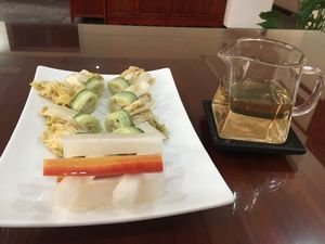 Pickled cabbage rolls and green tea at Shangdao Vegetarian 上道素食 in Xian