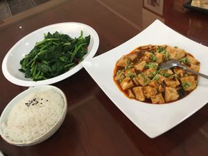 Rice, steamed greens with chilli and mapo tofu at Shangdao Vegetarian 上道素食 in Xian