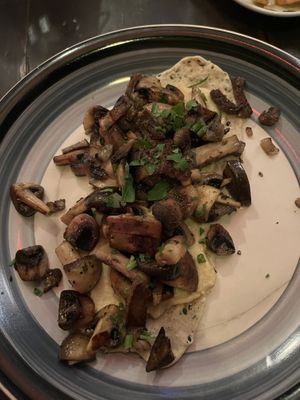 Flatbread with hummus, mushrooms and seitan  at Bistro Arbol in Lanzarote
