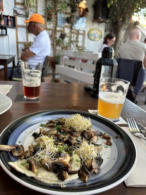 Flatbread with mushrooms   at Bistro Arbol in Lanzarote