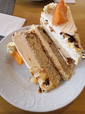 vegane Mangotorte at Cafe Fritz in Weil Am Rhein