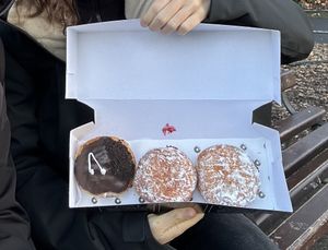 Cookies and cream e classico zucchero a velo e marmellata di lamponi   at The Rolling Donut - Dublin 2 in Dublin