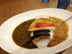 Double veggie curry (spinach and sesame)  at Wakakusa Curry in Nara