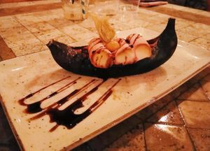 Platano con chocolate, se pide sin helado at The Garden Restaurant in Frigiliana
