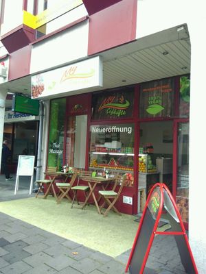 you easily miss it from outside, it is hidden behind a curtain shop at Veganes Cigköfte in Limburg