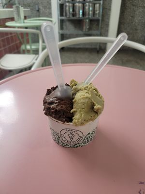 Dark chocolate 85% and pistachio at Sublime Sorbettino in Lisbon