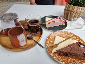 Cake with tea and coffee at Vero Caffe in Bruges