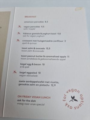 Breakfast - vegan options indicated at Vero Caffe in Bruges