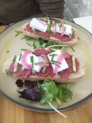 toast with red beetroot hummus & vegan feta at Vero Caffe in Bruges