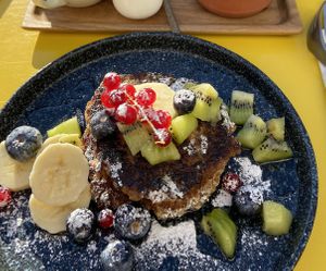 Vegan pancakes with maple syrup 🤤 at Vero Caffe in Bruges