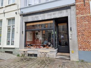 Front, entrance at Vero Caffe in Bruges