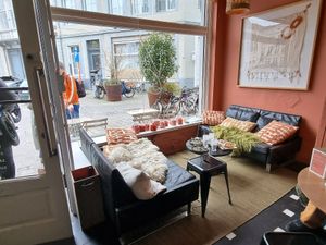 Front seating space at Vero Caffe in Bruges