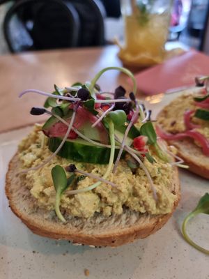 Bagel with scrambled tofu at Vero Caffe in Bruges