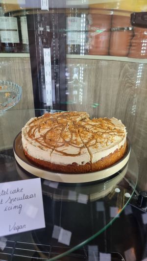 Pie in counter at Vero Caffe in Bruges