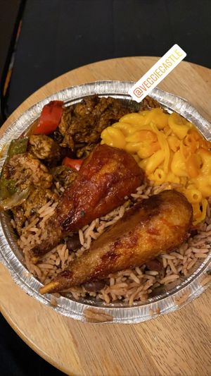 Barbecue drumsticks, jerk chicken, Mac &cheese, rice and peas at Veggie Castle in Jamaica