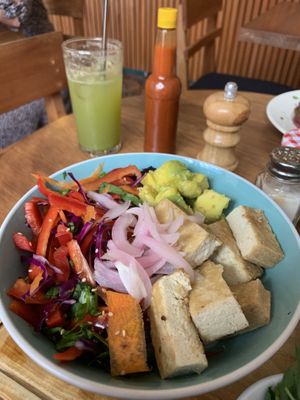 There are rice noodles under there  at Cafe Stepping Stone in Cartagena