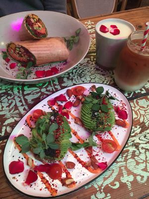 Avocadobread and Wrap with Tempeh at The Organic Boho in Copenhagen
