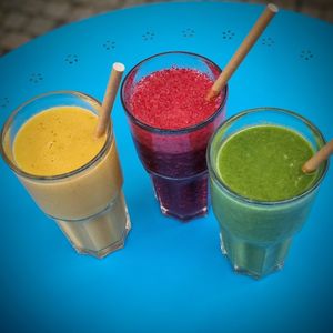 Fresh smoothies based on our own organic applejuice  at PAUSA MAT O GELATO in Simrishamn