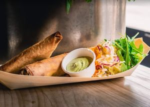 Two fillos with three salads and a dip at PAUSA MAT O GELATO in Simrishamn