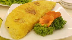 Vietnamese pancake at Loving Hut - Hoa Dang in Ho Chi Minh City
