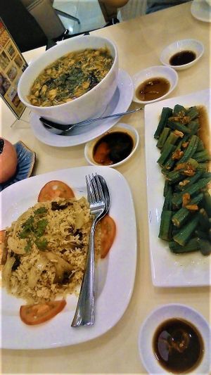 Canh điên điển, spicy fried rice with lemongrass and mushroom, stirfired okra with garlic at Loving Hut - Hoa Dang in Ho Chi Minh City