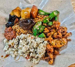 Bee hoon mee rice with dishes at Eastern Vegetarian Food 东方素食 in Central Singapore