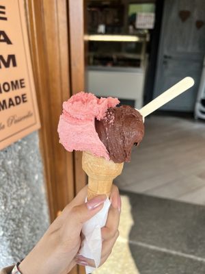 strawberry chocolate   at La Passerella Srl in Varenna