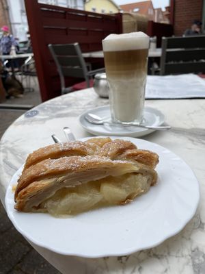 Apfelstrudel und Caramel Macchiato   at Kaffeeflut in Wittdun