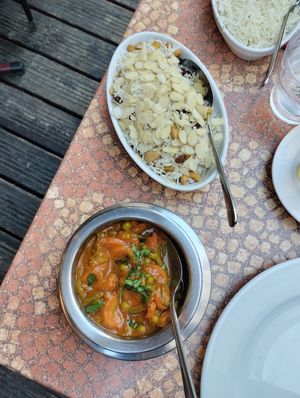 Vegetable Curry 🍲 + Rice 🍚 with Almonds, Cashews and Raisins at Banaras in Aigues-mortes