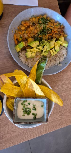 The sauce with the plantain chips isn't vegan at Pezetarian in Cartagena