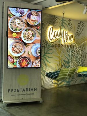 Great vegan curry and Awesome Service! The Restaurant was recently renovated. Thanks Hever our Venezuelan waiter for nice talks he was very curious about veganismo😄 at Pezetarian in Cartagena