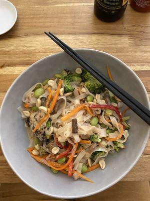 Amazing vegan veggie noodles at Pezetarian in Cartagena