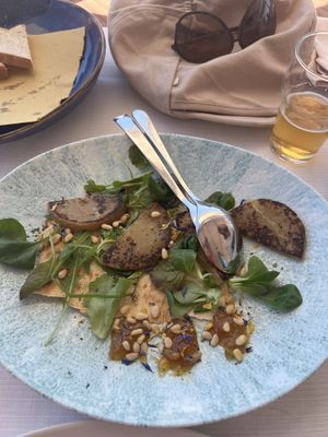 Vegan cheese with fig jam, delicious   at Perla Blu in La Maddalena