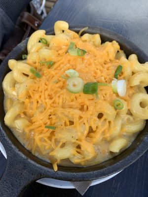   at L'Gros Luxe in Longueuil