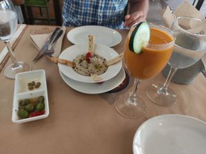 Gazpacho y hummus at La Bartola in Sevilla