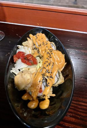 Sushi de verduras en tempura con salsa de boletus  at La Bartola in Sevilla