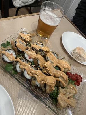 Beer grande + sushi plate #Veganuary at La Bartola in Sevilla