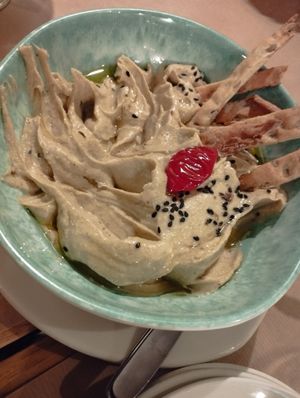 Hummus con truffas at La Bartola in Sevilla