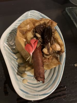 La pomme 🍎 caramélisée Miaaaam  at La Bartola in Sevilla