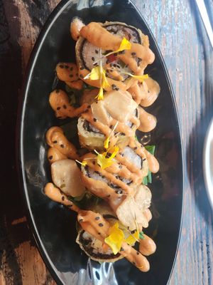 Sushi de verduras tempura at La Bartola in Sevilla