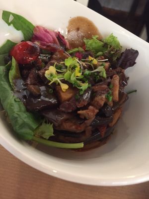 Supertasty cooked vegan salad at La Bartola in Sevilla