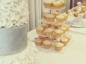 Babyshower cakepops and cupcakes at Sweets by PBBQ in Long Beach