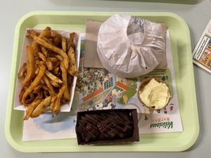 The bigger fries are on top, but everything underneath is tiny little bits of browned "fries"  at Velicious Burger in Strasbourg