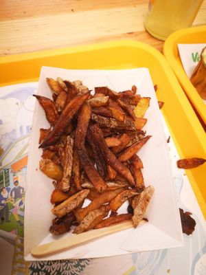 Perfect burgers but the worst fries ever! They haven't changed the frying oil for ages and the potatoes were black and had a horrible taste... at Velicious Burger in Strasbourg