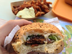 Le Moumous, burger du moment 😕 Pas ouf
Frites veganaise 😕 Trop frites at Velicious Burger in Strasbourg