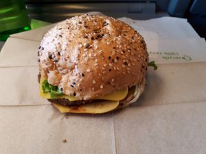 Queen Cheese burger at Velicious Burger in Strasbourg