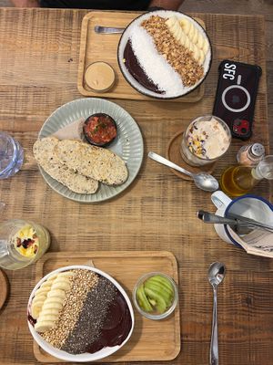 Best açai in Barcelona so far (really thick açai bowls)! We came at 11am on a Sunday and didn’t need a reservation. Heaps of optional extras and super quick service.  at Almalibre Acai Bar in Barcelona