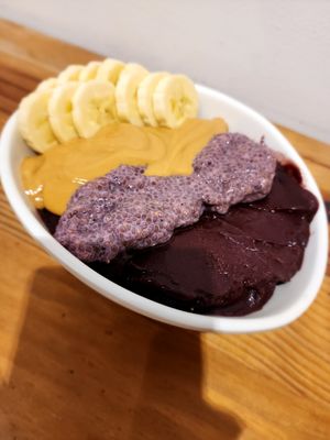 Acai with banana, peanut butter and chia pudding at Almalibre Acai Bar in Barcelona