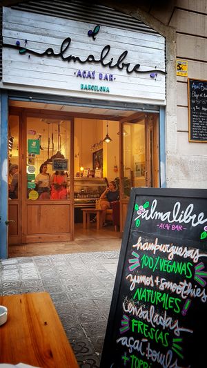 The outside at Almalibre Acai Bar in Barcelona